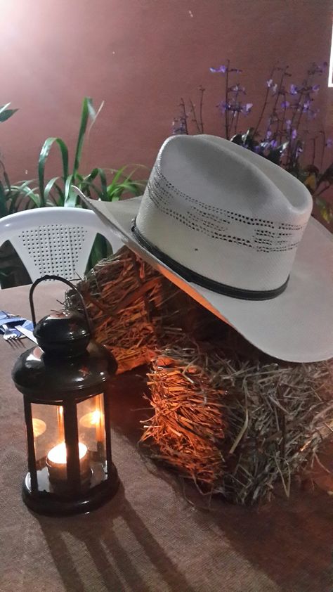 Cowboy Hat Centerpiece Ideas, Boots And Bling Party Theme, Cowboy Hat Centerpiece, Cowboy Centerpieces, Western Centerpieces, White Cowboy Hat, Cowboy Theme Party, Bling Party, Graduation Tables