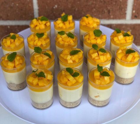 Mango Cheesecake Shooters, Mango Cheesecake Cups, Mango Dessert Cups, Cake Shots, Dessert Cups Recipes, Wedding Goodies, Cake Design Inspiration, Lemon Cheese, Mango Dessert