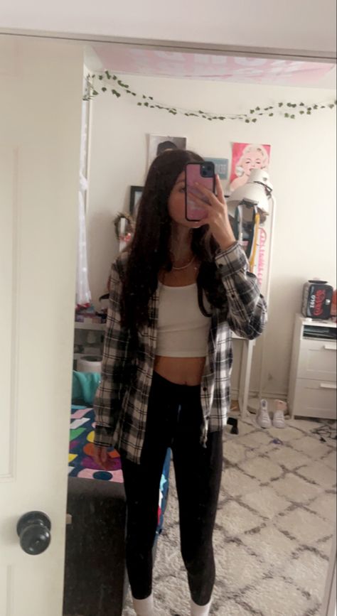 What To Wear With Flannel Jacket, Leggings Crop Top Flannel Outfit, White Flannel Outfit Aesthetic, What To Wear With A Black And White Flannel, Legging Flannel Outfit, What To Wear With A Flannel, White And Black Flannel Outfits, Outfits With Flannels And Leggings, Black And White Flannel Outfit Aesthetic