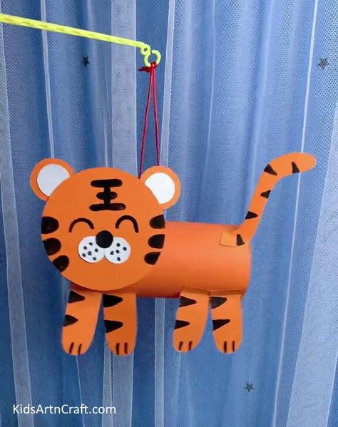 Amazing Paper Craft Ideas, Paper Crafts Ideas, Giraffe Crafts, School Kids Crafts, Happy Birthday Cards Diy, Tiger Crafts, Different Fish, Paper Craft Ideas, Diy Yarn Crafts