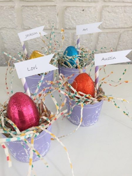 Easter place cards Easter Place Setting Ideas Name Cards, Easter Table Place Cards, Easter Table Name Cards, Easter Place Settings Name Cards, Easter Place Cards Ideas, Easter Place Cards Diy, Easter Dinner Table Setting, Easter Dinner Table Decorations, Place Card Holders Diy