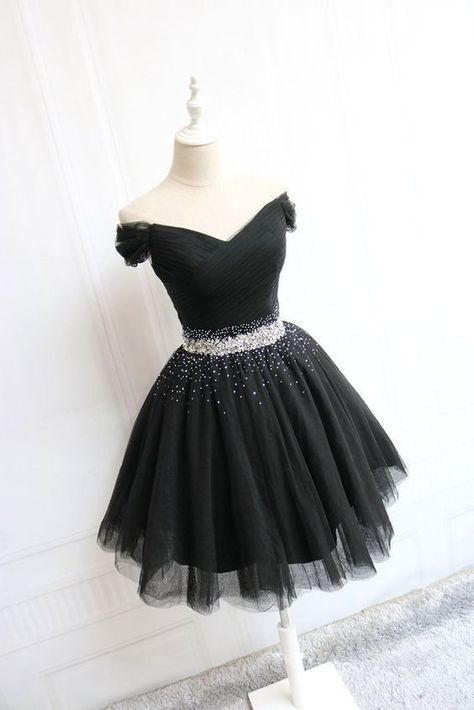 Roupas Para Personagens  Todos os tipos de roupas para suas histórias… #nãoficção # Não ficção # amreading # books # wattpad Prom Dress Black, Dama Dresses, Black Homecoming Dress, Tulle Homecoming Dress, Cute Prom Dresses, Short Prom Dress, Short Homecoming Dress, Black Tulle, Black Prom Dresses