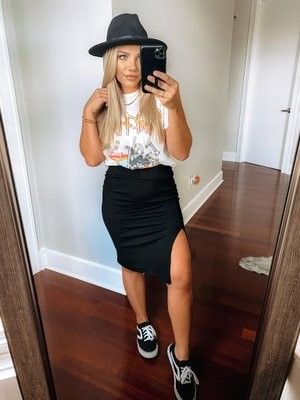 Vans With Skirt Outfits, Vans Business Casual Women, Hairstylist Fits, Curvy Fashion Summer, Womens Fasion, Vans Outfit, Womens Business Casual, Going Out Outfits, Work Wardrobe