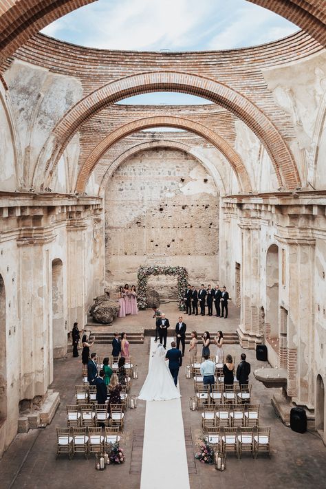 Chapel Wedding Aesthetic, Wedding Guatemala, Castle Wedding Ceremony, Antigua Wedding, Antigua Guatemala Wedding, Spanish Style Weddings, Luxury Colors, Guatemala Wedding, Wedding Ambiance