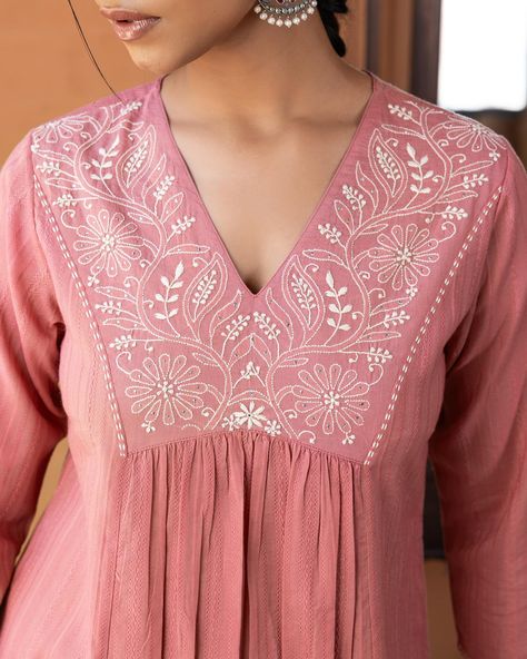 ~NOOR~ Charming Chikankari - New Arrivals! Coral pink dobby with floral motifs in Chikankari is unique and appealing. Pink is a cheerful colour and popular for its vibrant yet soft look. The v-neck draws attention with its beautifully handcrafted embroidery. [ Cottons Jaipur, Cotton, Chikankari, Lucknow, Handcrafted, Hand-embroidered, Craftmanship ] #cottons #cottonsjaipur #newarrivals #chikankari #chikankariembroidery #handembroidery #indiancraft #craftmanship #indianart #threads #cotton... Neck Embroidery Design For Kurti, V Neck Kurti Design, Mal Dress, Embroidery Designs For Kurtis, Cottons Jaipur, Neck Patterns For Kurtis, Coral Embroidery, Neck Drawing, Kurtis Design