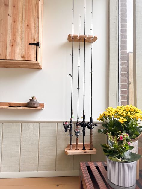 Step by step on how to make a DIY Wood Fishing Rod Holder Fishing Pole Display, Fishing Pole Holder Diy, Diy Fishing Pole, Diy Fishing Rod Holder, Fishing Gear Organization, Fishing Pole Rack, Fishing Pole Storage, Diy Fishing Rod, Fishing Pole Holder