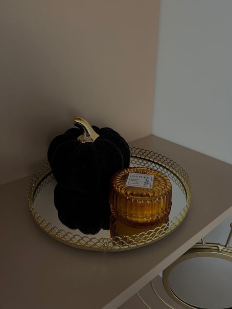 Black Autumn Aesthetic, Candles Pumpkin, Orange Minimalist, Minimalist Halloween, Aesthetic Apartment, Autumn Decoration, Black Pumpkin, Aesthetic Autumn, Halloween Aesthetic