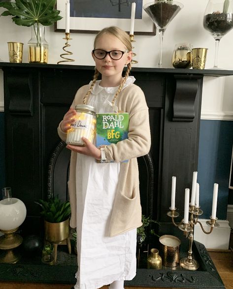 Homemade Sophie from The BFG Costume, with her Dream Jar The Bfg Costume Ideas, Bfg Costume Diy, Sophie Bfg Costume, Bfg Costume, The Bfg Book, Romy Dress, Book Characters Dress Up, Roald Dahl Day, Dream Jar