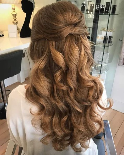 Prom Hair Styles For Long Hair Half Up Curly, Curled Hair Big Curls, Romantic Half Up Half Down, Hairstyles For Prom Half Up Half Down, Curled Hair Half Up Half Down, Half Up Half Down Hair Curled, Peinados De Graduacion Suelto, Prom Hair Curly, Half Up Prom Hair