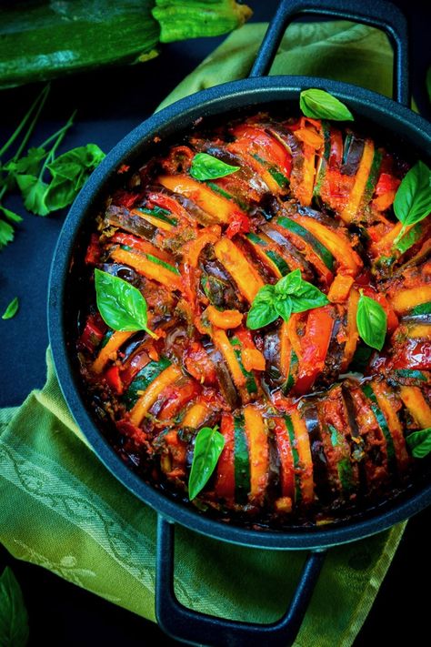 Ratatouille Recept, Ratatouille Recipe, French Rustic, French Recipes, Vegetable Dishes, Vegetarian Dishes, Food Guide, Clean Eating Snacks, Healthy Eats