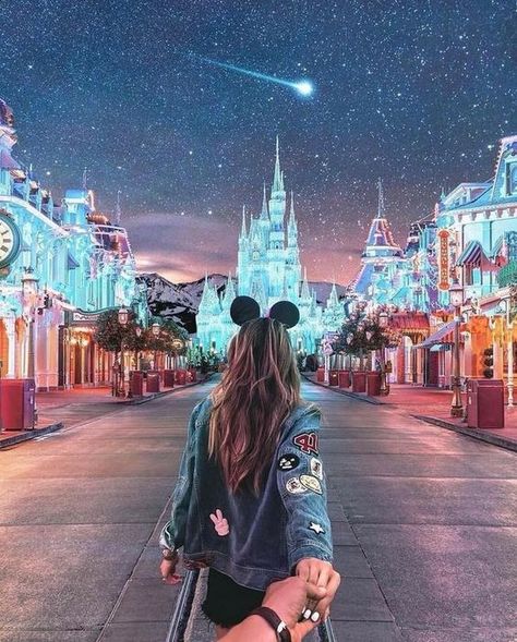 Couples Disneyland, Disneyland Couples Pictures, Disney Çiftleri, Couples Disney, Disney Poses, Disneyland Photography, Disney Parque, Disneyland Photos, Disney Photo Ideas