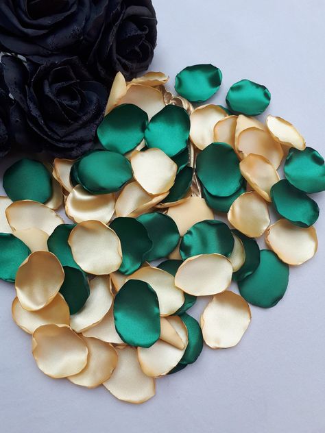 Royalty Party, Gold And Green Wedding, Emerald Green Quinceanera Theme, Green Quinceanera Theme, Birthday Gala, Flower Petals Wedding, Green Wedding Decorations, Dark Green Wedding, Petal Toss