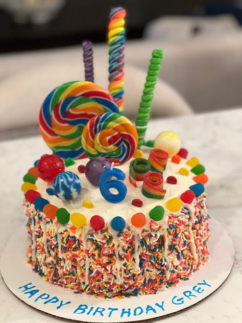 Candy Covered Cake, Cake With Candy On Top, Candy Decorated Cake, Candy Cake Ideas Birthday, Fourever Sweet, Candy Cake Diy, Candy Theme Cake, Candy Birthday Cake, Ganache Drip