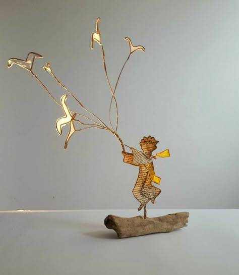 Sculptures Sur Fil, Wire Art Sculpture, Wire Sculpture, The Little Prince, Wire Crafts, Wire Art, Festival Decorations, Crafts To Make, Sculpture Art