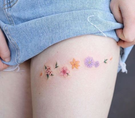 Tiny Flower Tattoos, Leaves Tattoo, Cute Tiny Tattoos, Tatuaje A Color, Blossom Tattoo, Discreet Tattoos, Dainty Tattoos, Subtle Tattoos, Aesthetic Tattoo