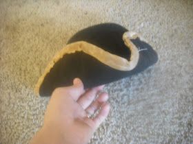 Homemade Play for Kids: How to make Jack Sparrow's tricorn pirate hat. Captain Hook Costume, Diy Pirate, Pirate Costume Diy, Tricorn Hat, Play For Kids, Pirate Hat, Dress Up Boxes, Different Hats, Pirate Hats