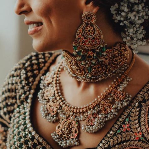 The Prettiest Fusion Jewellery Pieces We Spotted On Real Brides! | WedMeGood Indian Bridal Jewellery, Sabyasachi Jewellery, Long Pearl Necklaces, Antique Jewelry Indian, Bridal Fashion Jewelry, Indian Jewelry Sets, Pearl Jewelry Necklace, Desi Wedding, Indian Wedding Jewelry