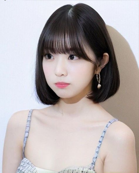 Asian Bob With Bangs, Japanese Short Hair With Bangs, 0 Fade Haircut, Korean Short Haircut, Kpop Short Hair, Hairstyle Asian, Japanese Short Hair, Bob Haircut For Round Face, Cute Bangs