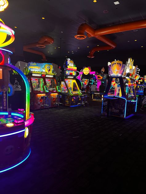 Arcade Arcade Astethic, Liminal Arcade, Retro Arcade Aesthetic, Dave N Busters, Arcade Background, Arcade Ideas, Summer Places, Arcade Aesthetic, Arcade Room