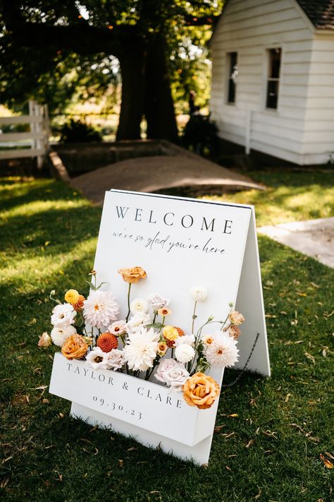 Welcome to wedding sign