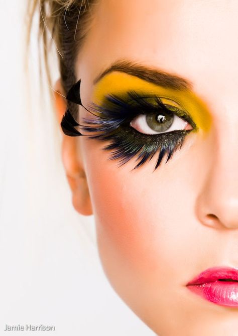 Amarelo e preto #maquiagem #makeup #Carnaval Extreme Make-up, Carnaval Make-up, Bird Makeup, Make Carnaval, Extreme Makeup, Theatrical Makeup, Creative Eye, Fantasy Makeup, Costume Makeup