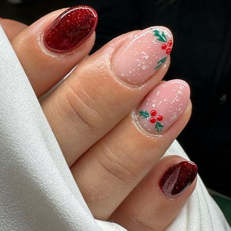 Christmas Nails Overlay, Dot Christmas Tree Nails, Subtle Red Christmas Nails, White Nails With Christmas Tree, Holly And Ivy Nails, Christmas Round Nails, Gel Nails Christmas Simple, Christmas Stamp Nails, Christmas Nails Simple Green