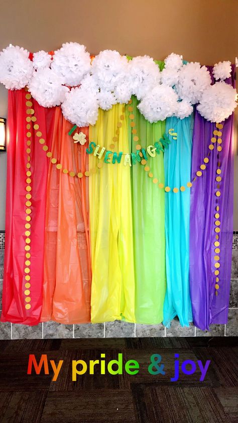 St Patricks Day Backdrop Diy, St Patricks Day Photo Backdrop Ideas, St Patrick’s Day Photoshoot Kids, St Patrick’s Photoshoot, St Patricks Day Photo Props, Rainbow Photo Booth, Rainbow Photo Backdrop, St Patrick’s Day Photoshoot, St Patricks Day Parade Floats