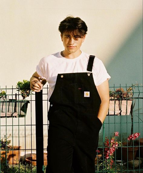 Mens Overalls Outfits, Carhartt Overalls Outfit, Carhartt Outfit Men, Overalls Outfit Men, Black Overalls Outfit, Overalls Men Fashion, Carhartt Outfit, Jumpsuit Styling, Dungaree Outfit