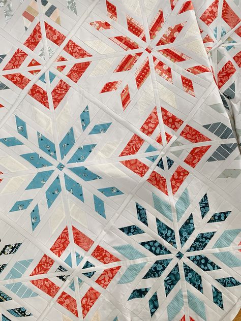 Homebound Quilt Pattern Tutorial River Quilt Pattern, Scandinavian Quilts Modern, Winter Quilts Patterns, Scandinavian Quilts, Nordic Patterns, Wedding Quilts, Snowflake Quilt, Quilting Blogs, Christmas Quilting