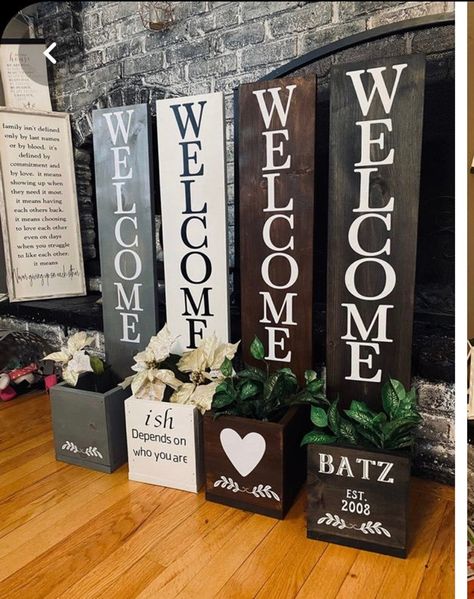 Welcome Planter, Planter Box Diy, Diy Planter Box, Door Signs Diy, Wooden Welcome Signs, Porch Welcome Sign, Projets Cricut, Diy Wooden Projects, Welcome Signs