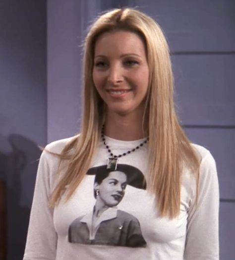 Lisa Kudrow Style, Lisa Kudrow 90s, Phoebe Outfits, Phoebe Hair, Phoebe Buffay Style, Lisa Kudrow Friends, Phoebe Buffay Outfits, Kaley Cuoco Body, Friends Phoebe