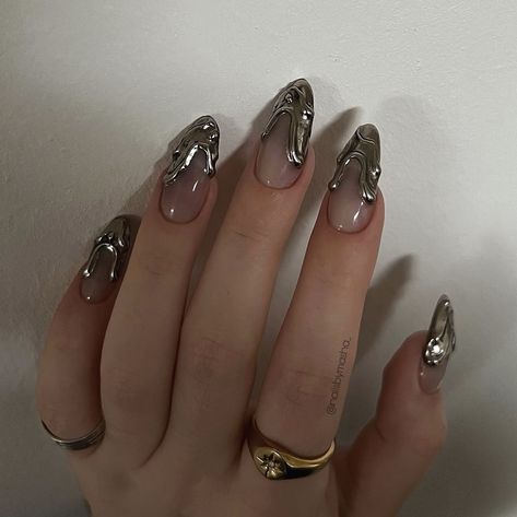 3d Metallic Nails, Wet Nails Look, Molten Metal Nails, Metallic Silver Nails, Dark Chrome Nails, 3d Chrome Nails, Metallic Nails Design, Metallic Nail Polish, Hello Nails