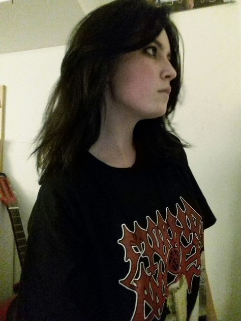 Metalhead Hairstyles Women, Metalhead Women, Female Metalhead, Pretty Brown Hair, Metalhead Girl, Girl With Brown Hair, Metal Head, Girl Haircuts, Metal Girl