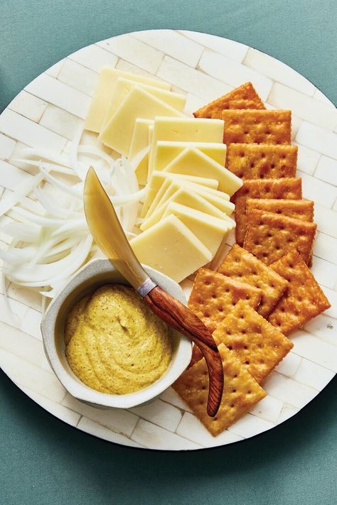 Fried Saltines With Cheddar and Onion Recipe - NYT Cooking Fried Saltine Crackers, Fried Saltines, Fried Crackers, Easy Munchies, Christmas Entrees, Nyt Recipes, Chess Pie Recipe, Entertaining Appetizers, House In New York