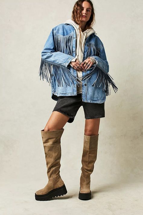 Fringe Denim Jacket Outfit, Fringe Denim Jacket, Denim Jacket Outfit, Classic Denim Jacket, Denim Trends, Jacket Outfit, Denim Outfit, Boho Clothing, Small Bust