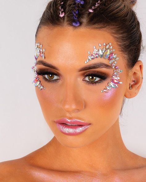 Makeup Face Jewels, Makeup Jewels, Makeup Unicorn, Festival Face Jewels, Festival Face Paint, Gem Makeup, Coachella Makeup, Face Rhinestones, Festival Makeup Glitter