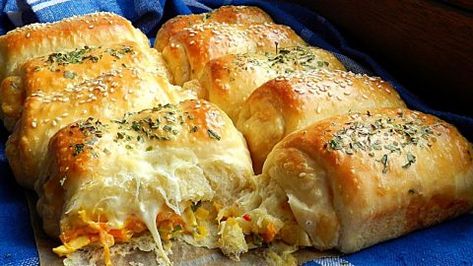 Chicken Cheese Dinner Rolls Recipe | DIY Joy Projects and Crafts Ideas Cheese Dinner Rolls, Chicken Bakes, Cheese Dinner, Dinner Roll, Dinner Rolls Recipe, Cooking Chicken To Shred, Dough Ingredients, Pizza Bread, Bread Rolls