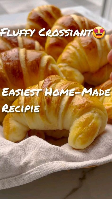 Brunch Baking, Crossiant Recipes, Crossant Recipes, Doughnut Recipe Easy, French Cookies, Homemade Bread Recipes Easy, Cake Recipes Easy Homemade, Sweet Dishes Recipes, Tasty Recipes Videos