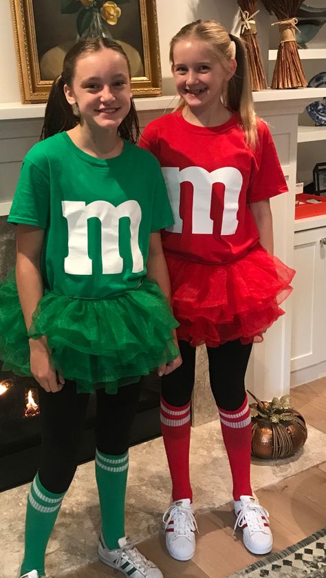 M&m Costume, Crayon Costume, Twin Costumes, Twin Halloween, Twin Halloween Costumes, Cute Group Halloween Costumes, Halloween Costumes For Teens Girls, Bff Halloween Costumes, Best Friend Halloween Costumes