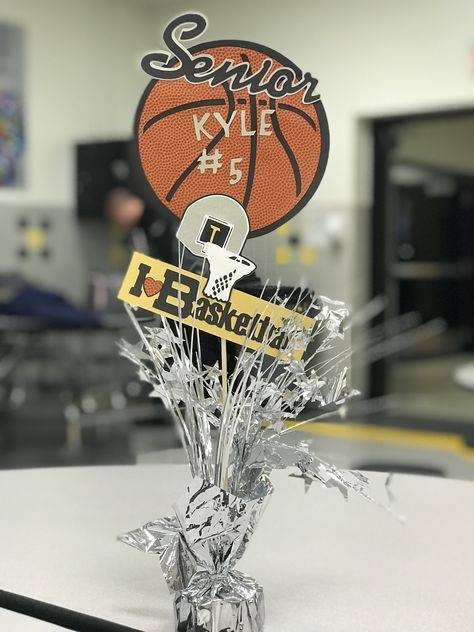 Basketball Dinner Decorations, Senior Basketball Decorations, Basketball Banquet Centerpieces Diy, Girls Basketball Banquet Ideas, Basketball Table Centerpieces, Senior Night Table Display Basketball, Basketball Senior Night Table Ideas, Basketball Graduation Party Ideas, Athletic Banquet Decorations