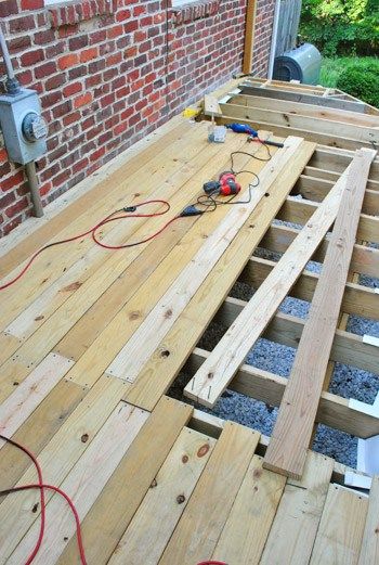 How To Build A Deck: Let's Get This Party Started | Young House Love Build Deck, Deck Building Plans, Patio Deck Ideas, Build A Deck, Laying Decking, Deck Framing, Terrasse Design, Deck Construction, Wooden Deck