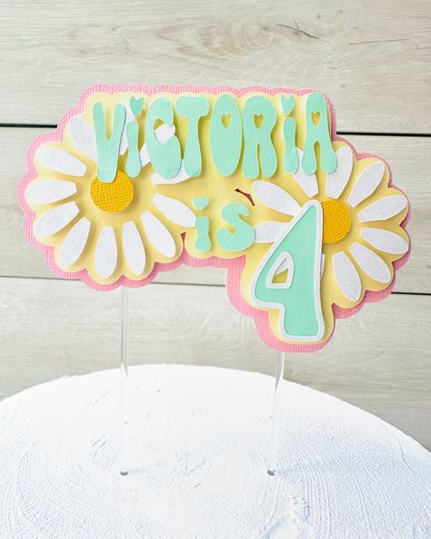 Daisy‎ Cake‎ Topper‎ for‎ Victoria’s‎ 4th‎ Birthday ⁣ ⁣💧6‎ in‎ by‎ 6‎ in‎ (other‎ sizes‎ available)‎ ⁣💌‎ DM‎ for‎ more‎ color‎ options.‎ ⁣ ⁣ ⁣#caketopper‎ #daisycaketopper‎ #cakeanddaisy‎ #daisycake‎ #daisybirthday‎ #birthdaydecor‎ Daisy Cake Topper, Daisy Cake, Craft Studio, 4th Birthday, Birthday Banner, Birthday Decorations, Cake Topper, Color Options, Daisy