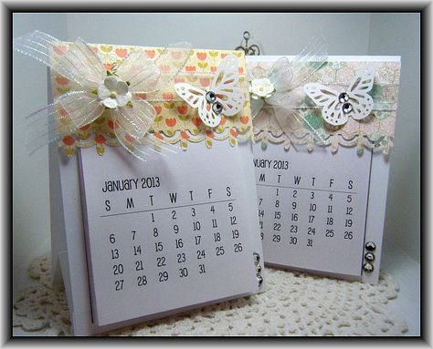 Notepad Crafts, Making Gift Boxes, Making Christmas Cards, Diy Desk Calendar, Easel Calendar, Calendar Craft, Altered Art Projects, Mini Calendars, Handmade Gift Tags