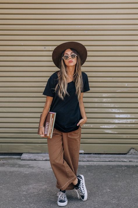 Aesthetic Earth, Boho Inspo, Chique Outfit, Women Aesthetic, Vintage Outfit, Neue Outfits, 2022 Trends, Outfits 2022, Brown Pants