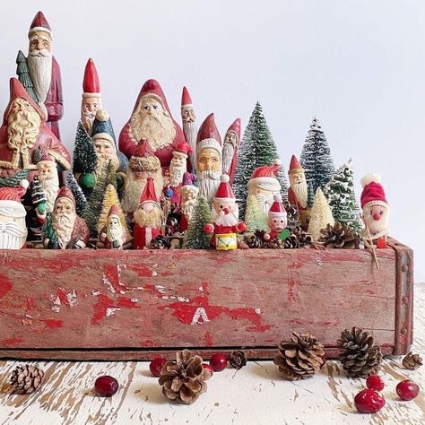 Decorating With Santa Collection, Vintage Christmas Collections, Vintage Plaid Christmas Decor, Display Santa Collection, Vintage Santa Collection, How To Display Santa Collection, Santa Collection Display Ideas, Santa Display Ideas, Santa Display