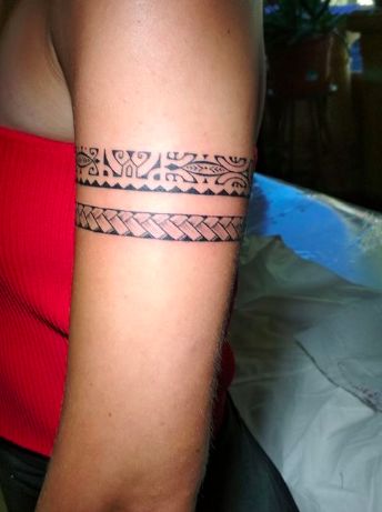 Polynesian Band Tattoo Women, Arm Band For Women Tattoo, Hawaiian Arm Band Tattoo For Women, Red Arm Band Tattoo For Women, Band Tattoo For Women, Maori Tattoo Arm, Africa Tattoo, Arm Wrap Tattoo, Wrist Band Tattoo