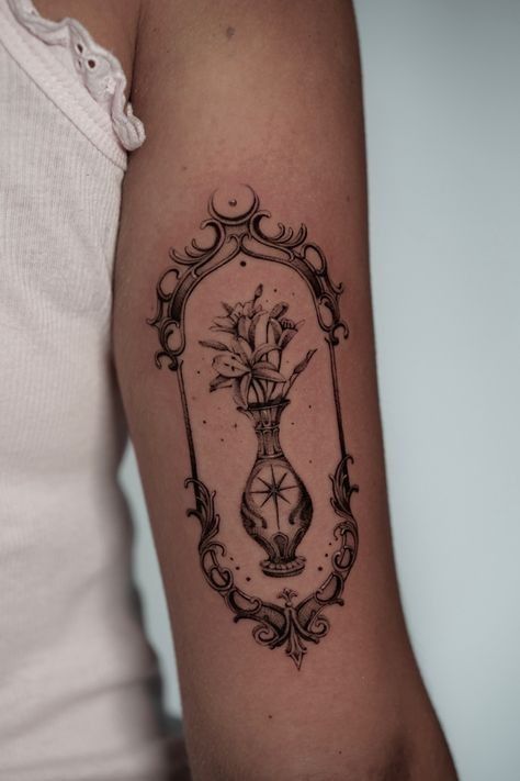 Cool Women’s Tattoos, Vintage Painting Tattoo, Noble Tattoo Ideas, Oval Mirror Tattoo, Gilded Frame Tattoo, Dark Mirror Tattoo, Vine Frame Tattoo, Vintage Window Tattoo, Dark Victorian Tattoo