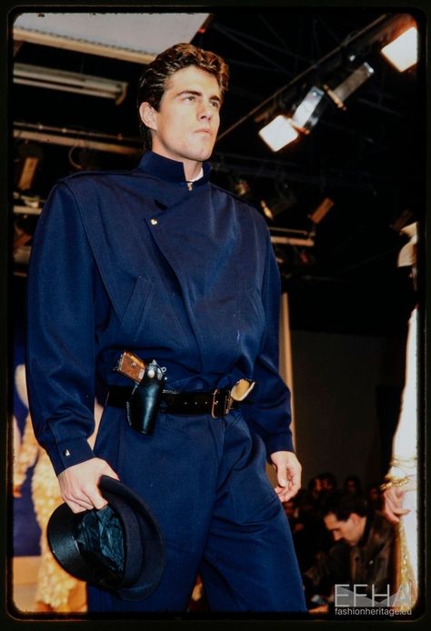 French Men Style, 1982 Fashion, Futurism Fashion, Paris October, Ropa Upcycling, Cocoon Dress, 90s Runway Fashion, Thierry Mugler, France Paris