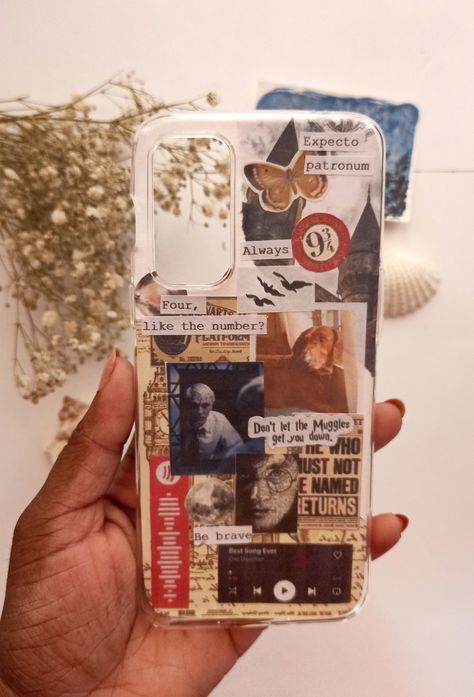 Harry Potter Vintage Stickers, Harry Potter Mobile Cover, Mobile Back Cover Stickers Design, Harry Potter Phone Case Aesthetic, Harry Potter Phone Cover Ideas, Harry Potter Phone Case Diy, Transparent Phone Cover Ideas, Harry Potter Phone Cover, Case Hp Design