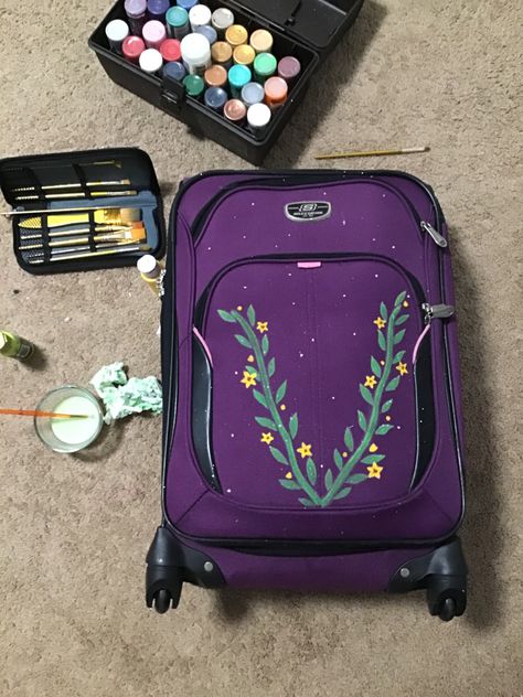 Painting On Suitcase, Suitcase Painting Ideas, Suitcase Painting, Painted Luggage, Luggage Painting, Msc Magnifica, Gratitude Ideas, Painted Suitcase, Pink Luggage